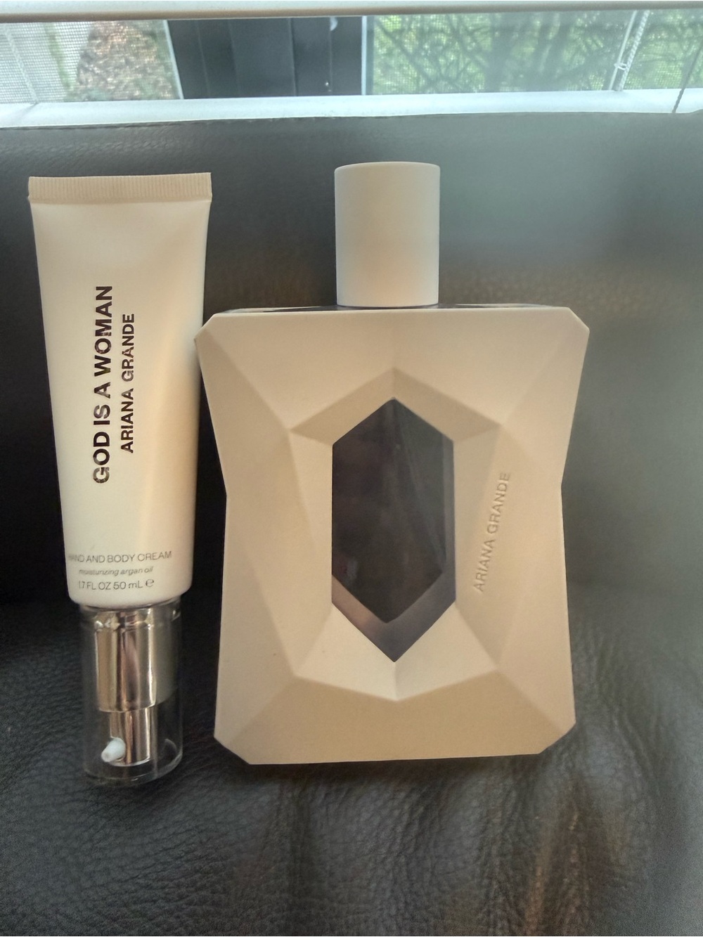 Ariana Grande White God Is A Woman Fragrance & Body Cream Set